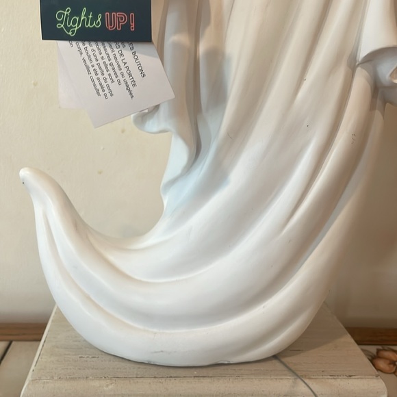 COPY - NEW Halloween 2023 Ghost holding pumpkin Light Up Decor 20” Tall - Picture 3 of 6